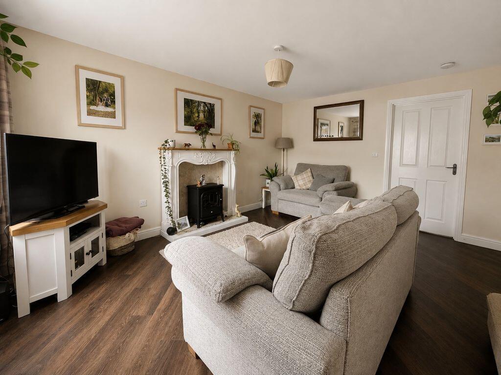 House in Walsall, Streetly - More