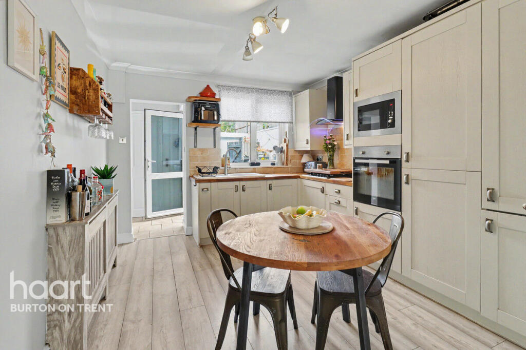 House in East Staffordshire, Tutbury - More