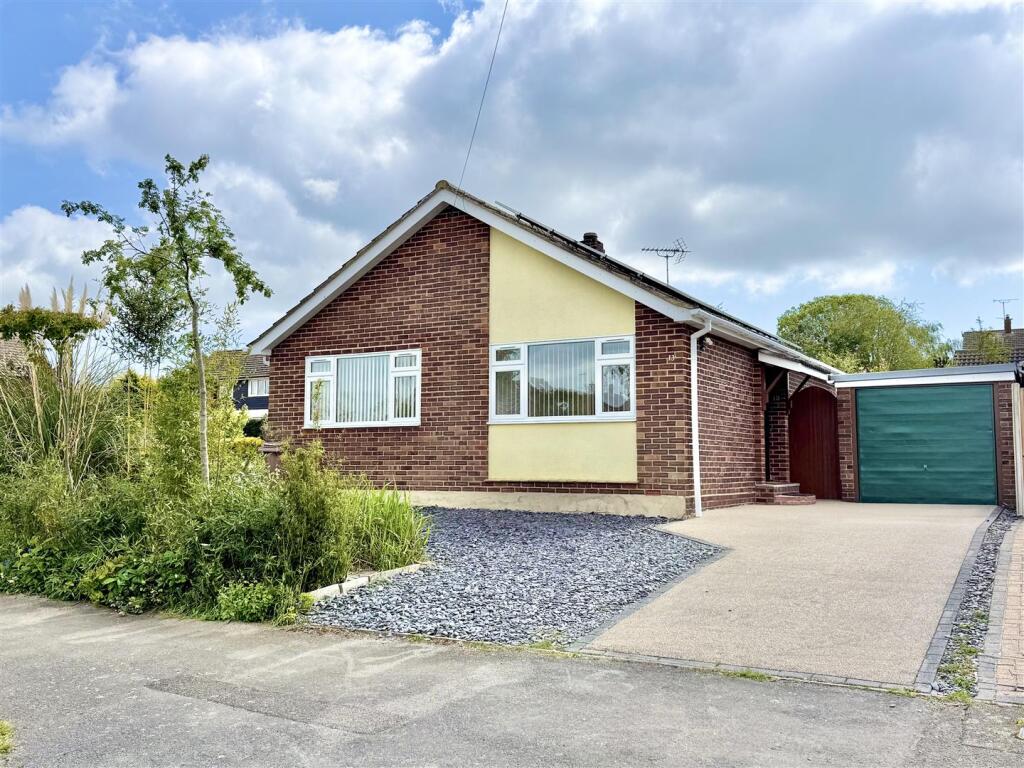 2-bed detached on Spring Close, Little Baddow, Chelmsford, £475,000