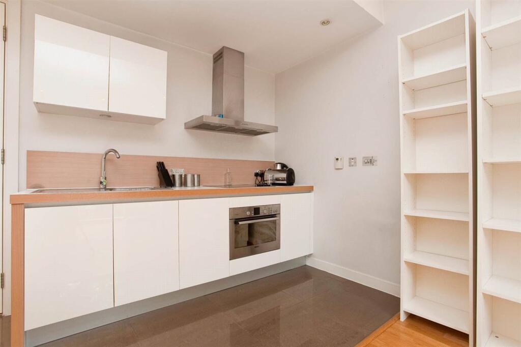 Apartment in London - View 5