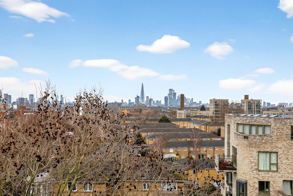 Main image of property: 92 Peckham Road, London, SE15