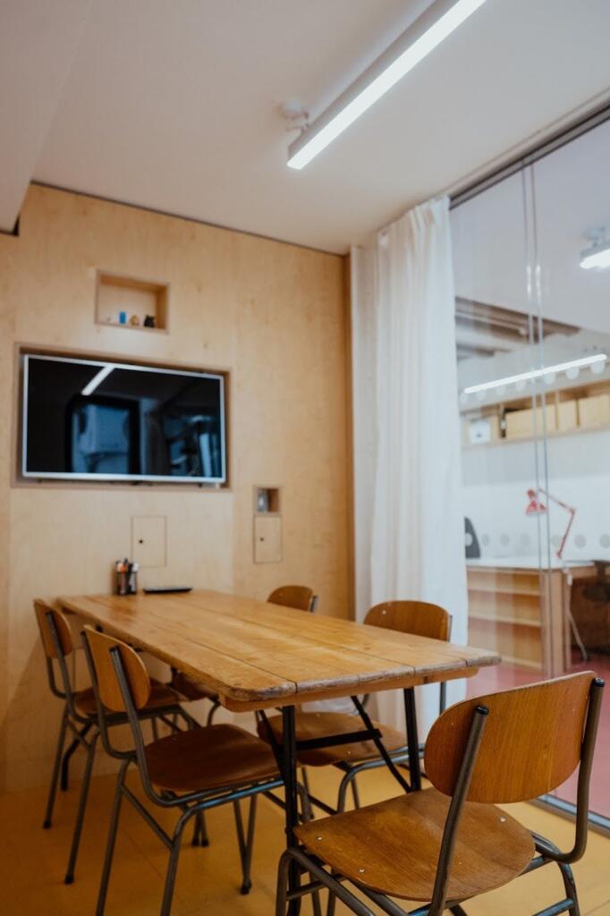 private small meeting room.jpg