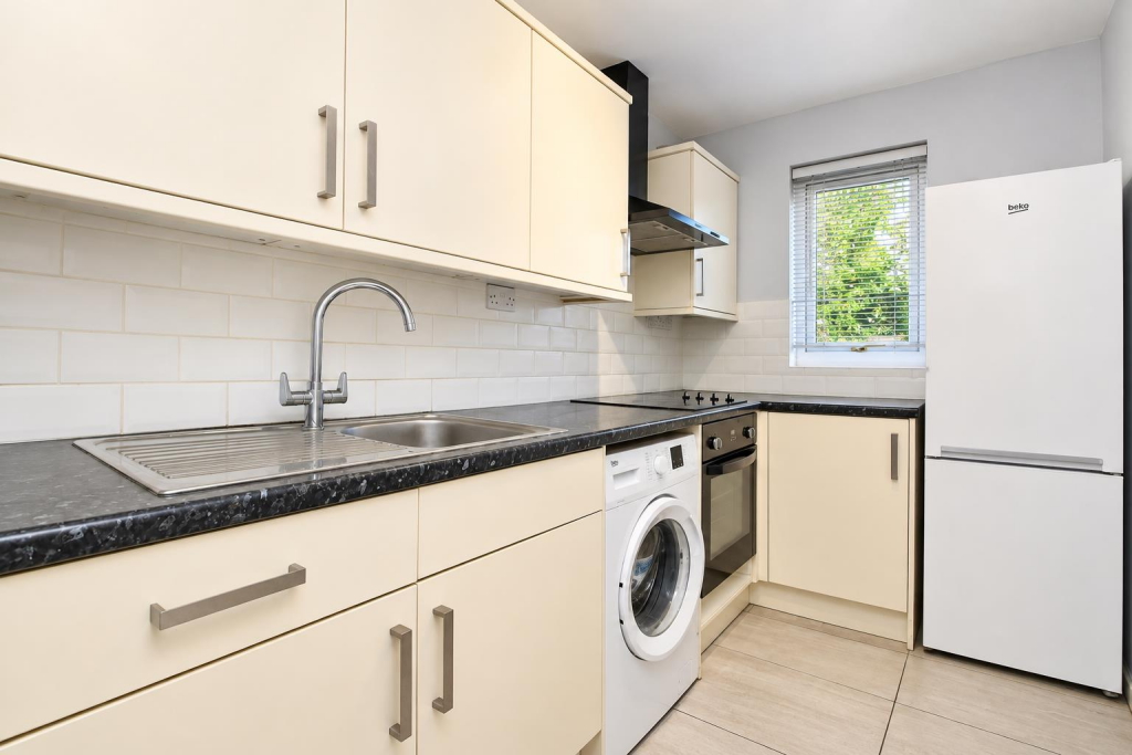 Apartment in Milton Keynes, Two Mile Ash, Abbey Hill - View 2