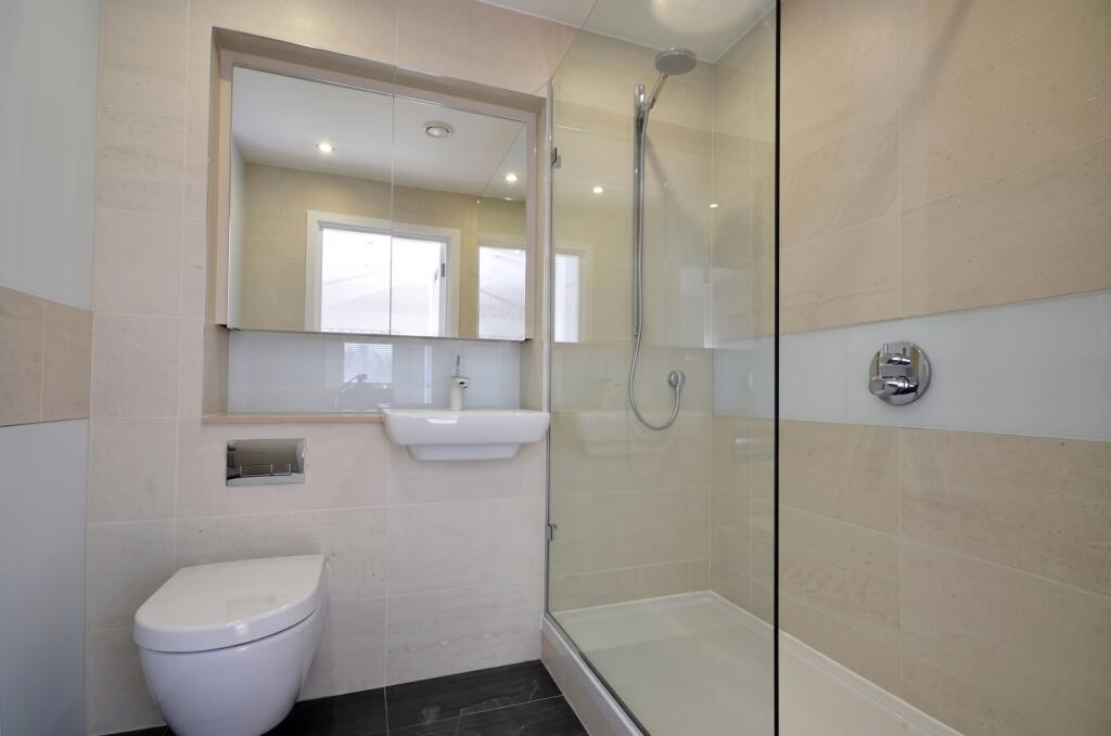 Apartment in Kingston upon Thames - More