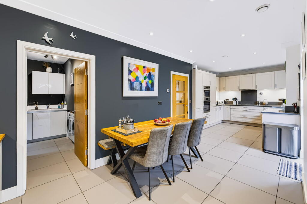 House in East Grinstead, North End - View 4