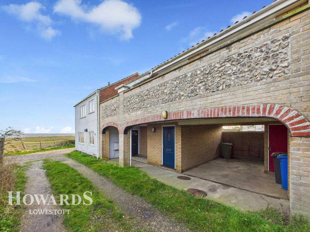 1-bed terraced on High Path, Kessingland, £190,000