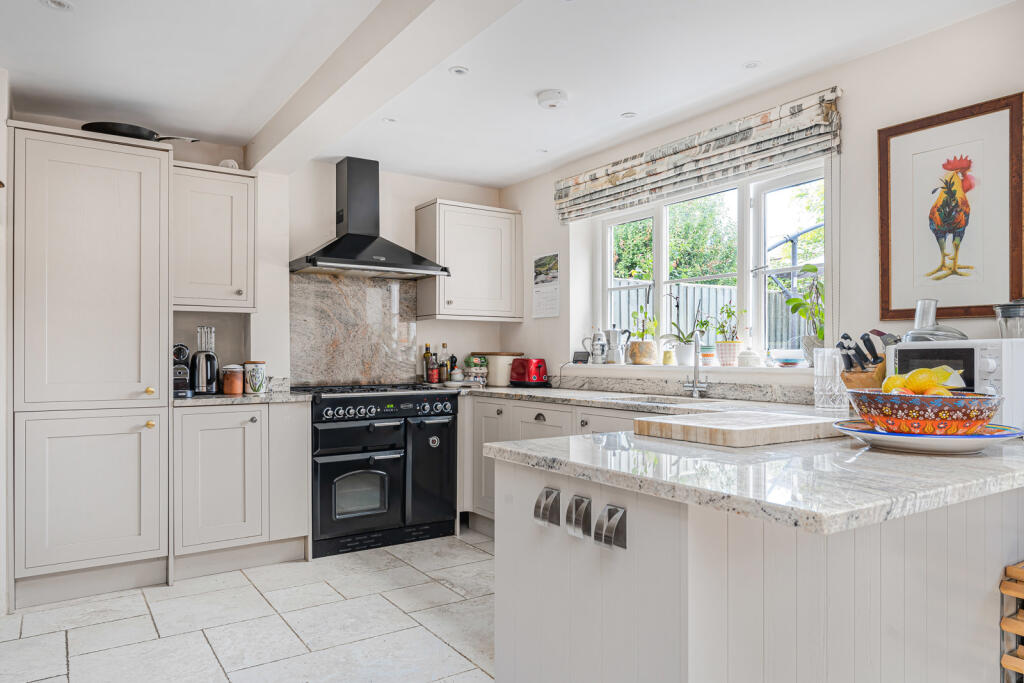 House in Gloucester - View 5