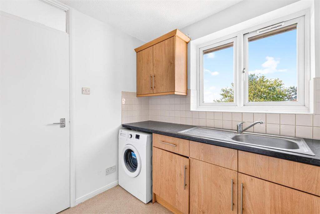 Apartment in Romford - View 5