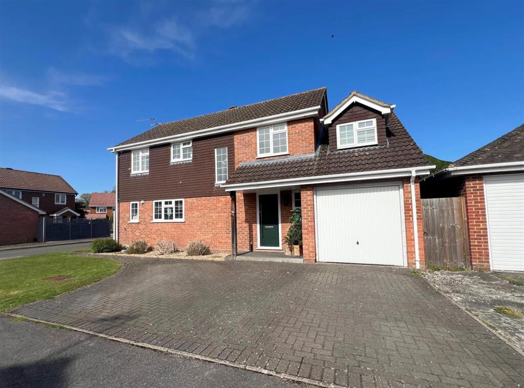 Main image of property: Martins Wood, Chineham, Basingstoke