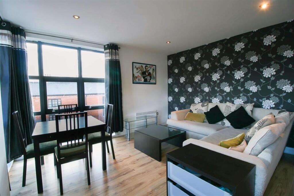 Apartment in Birmingham, Jewellery Quarter - View 2