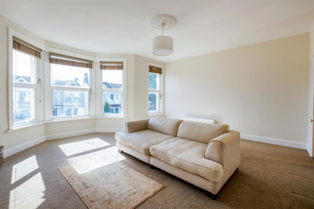 Apartment in Hove, Brighton and Hove - View 2