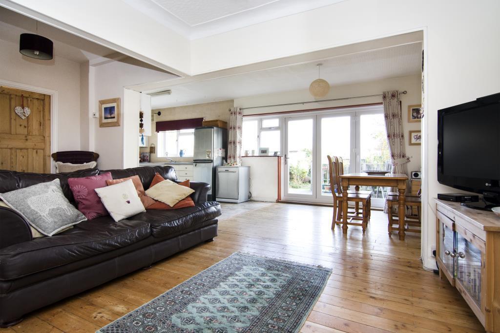 Main image of property: 6 Bedroom House To Let, Ashbourne Avenue, South Woodford, E18 - £3,600 PCM