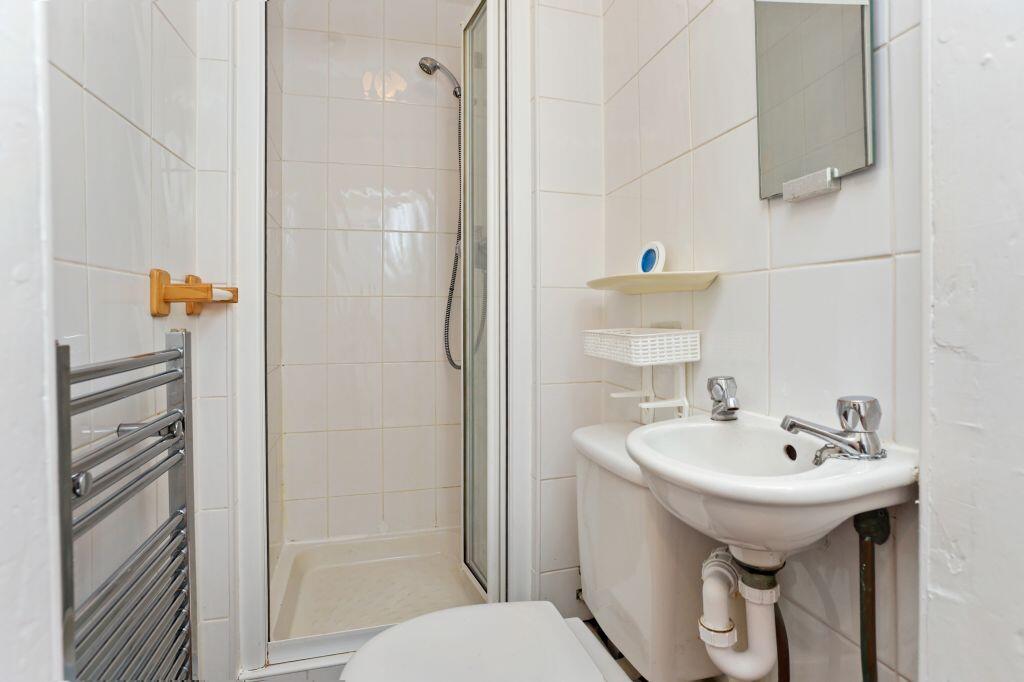 Apartment in Edinburgh, Leith Central - View 3