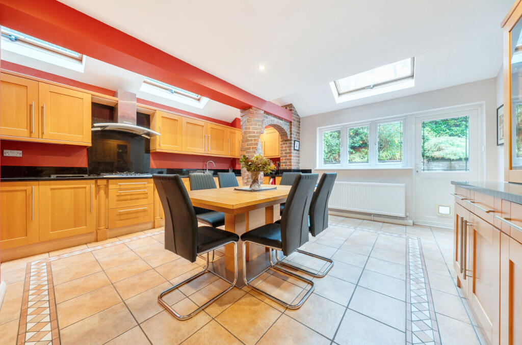 House in Surrey Heath, Surrey - View 4