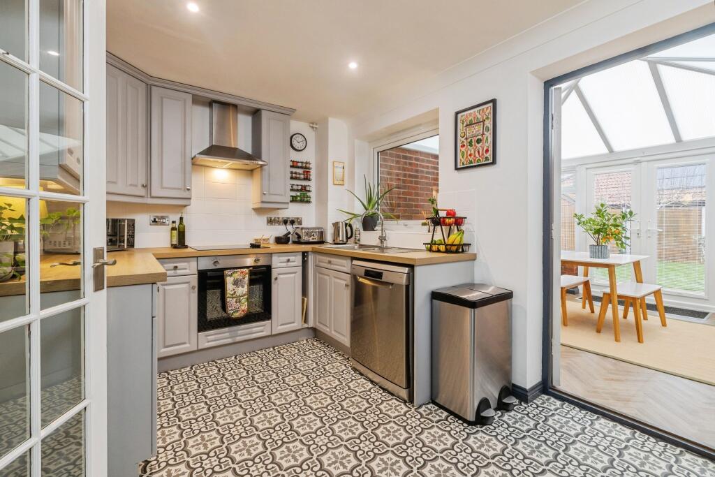 Doncaster Gardens, Navenby, Lincoln, LN5 photo 3