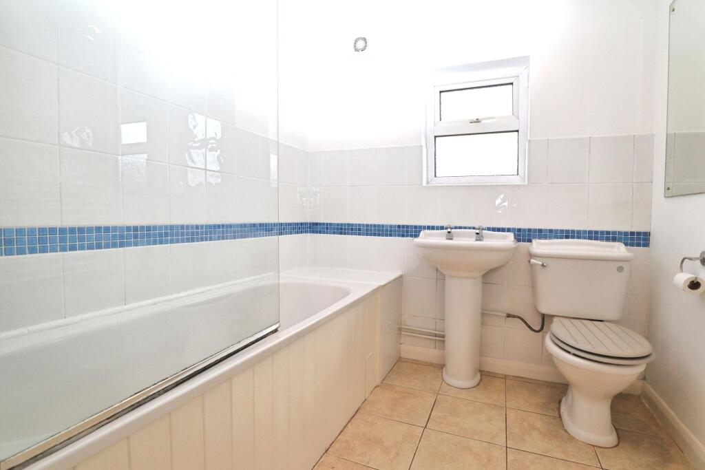 House in Brackley, Radstone Fields - View 5