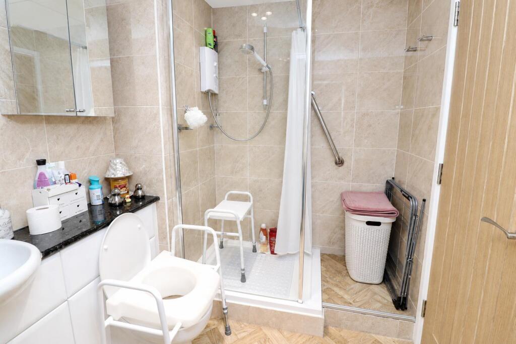 Apartment in Rushden, North Northamptonshire - More