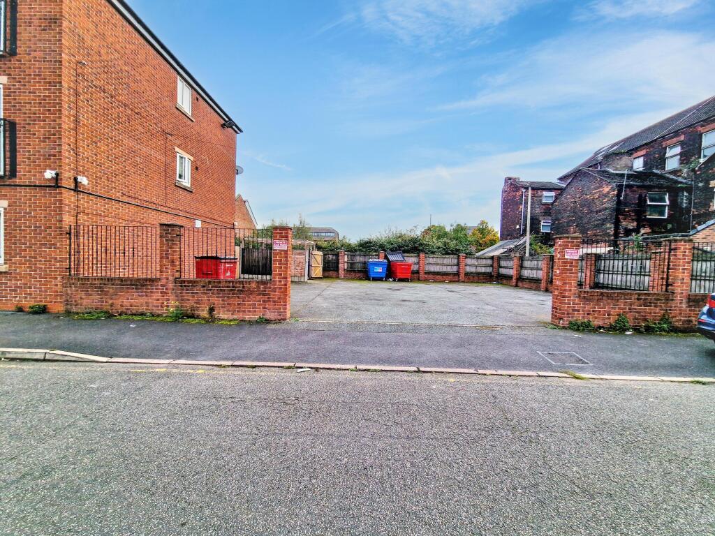 Apartment in Warrington - More