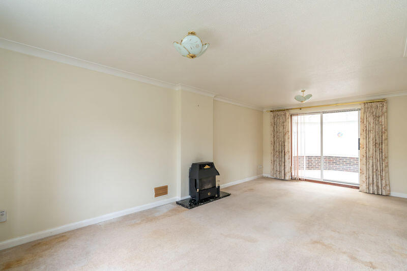 Oakwood Close, Chichester photo 3