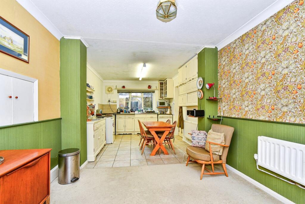Vicarage Lane, Shrivenham, Swindon photo 5