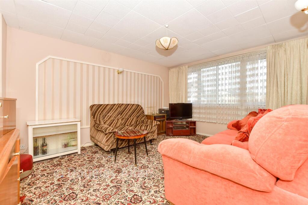 House in Basildon, Wickford - View 4
