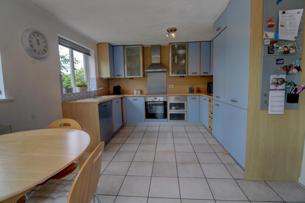 Lipscomb Close, Hermitage, RG18 photo 4