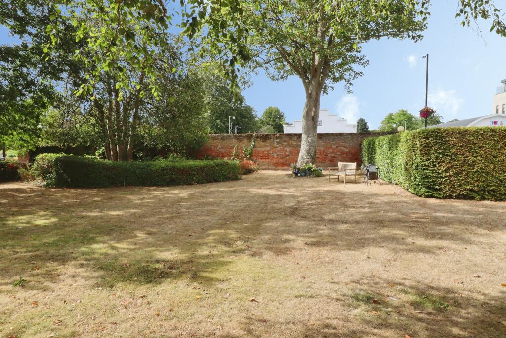 Apartment in Chelmsford - View 2