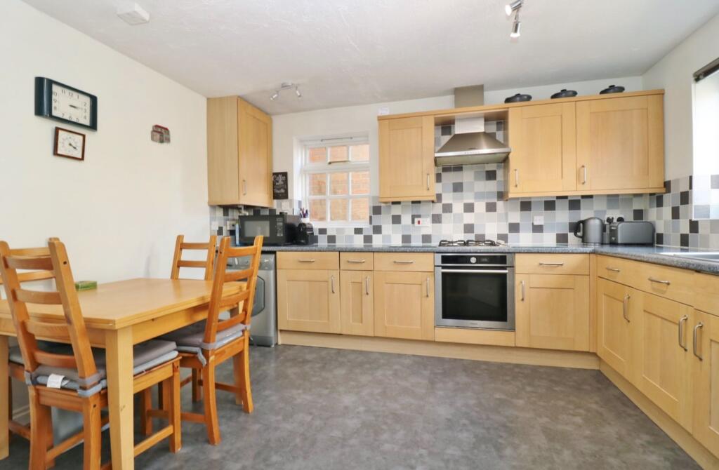 House in Eastleigh, Wildern, Hedge End - More