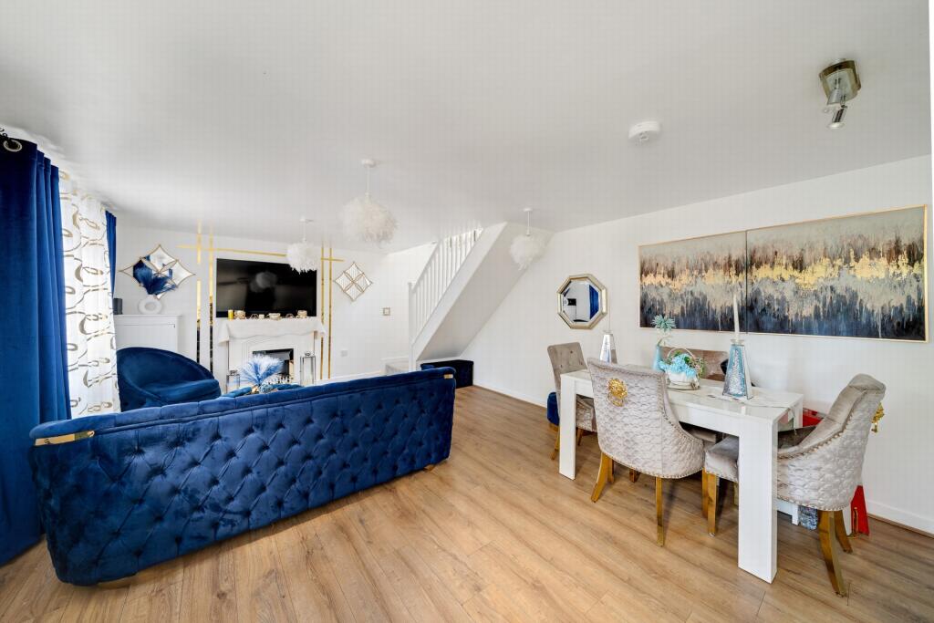 House in Dartford - More