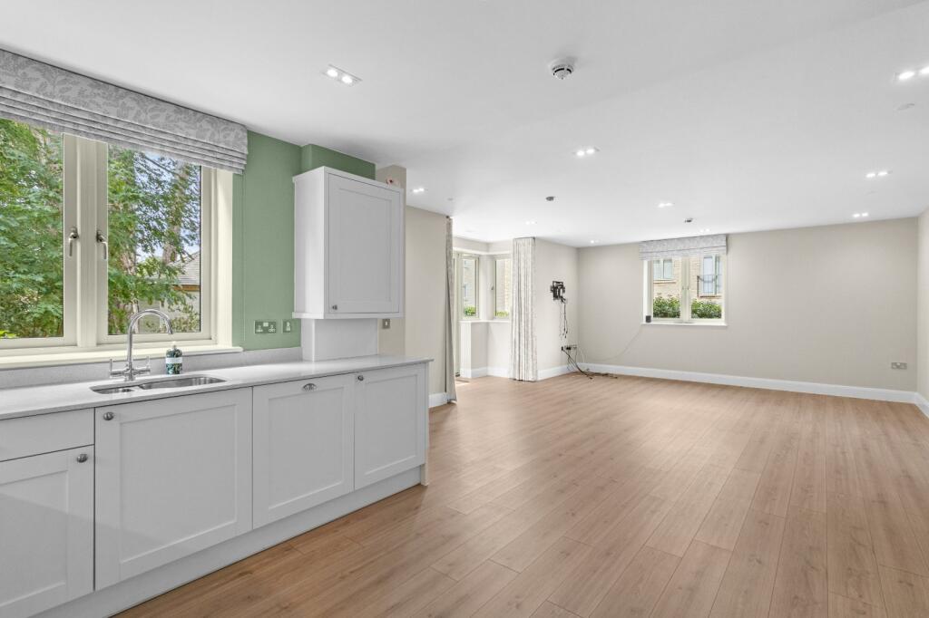 Apartment in Gloucester - View 4