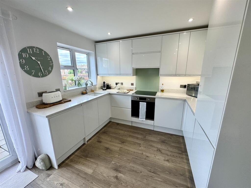 House in Newport - View 5