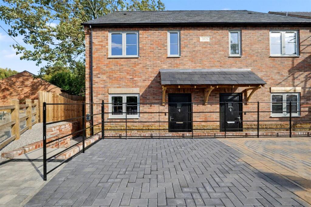 Main image of property: Cosy Corner, The Paddocks, Main Street