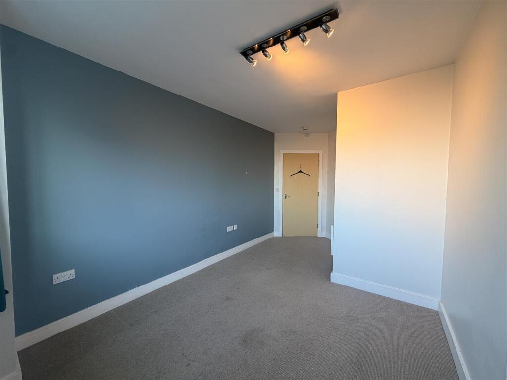Apartment in Southampton - View 5