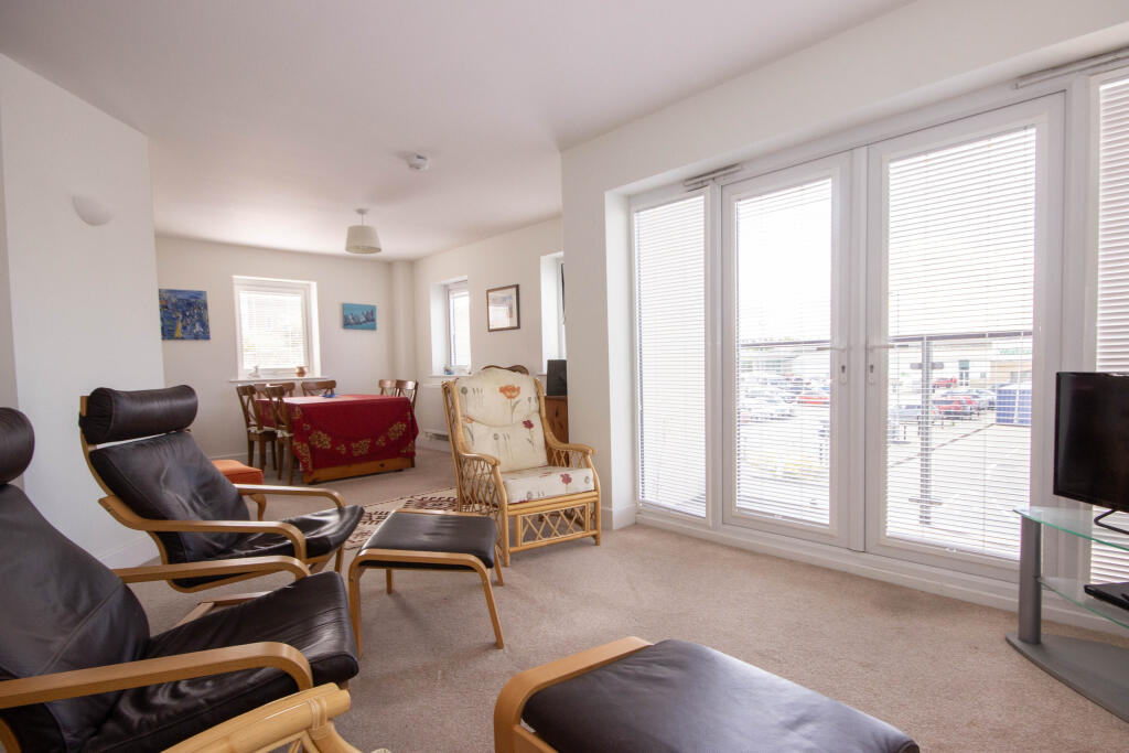 2-bed flat on Princess Court, Castle Street, East Cowes, Isle of Wight, £250,000