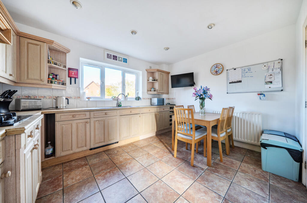 House in Oxford, Charndon - More