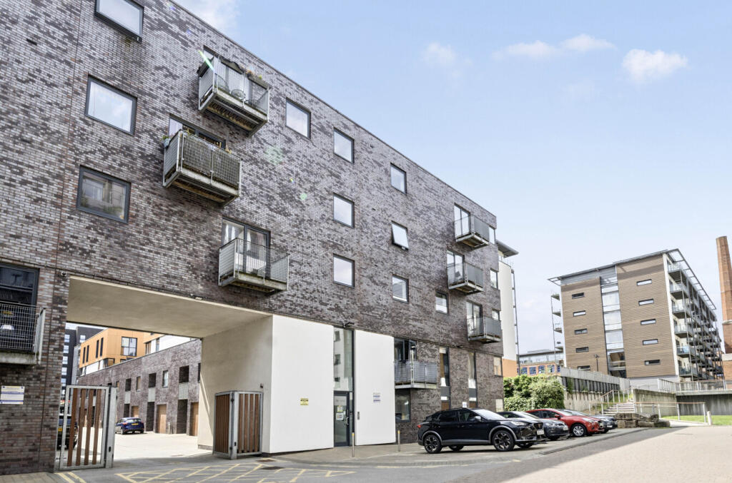 1-bed flat on Advent Way, Manchester, Greater Manchester, £155,000
