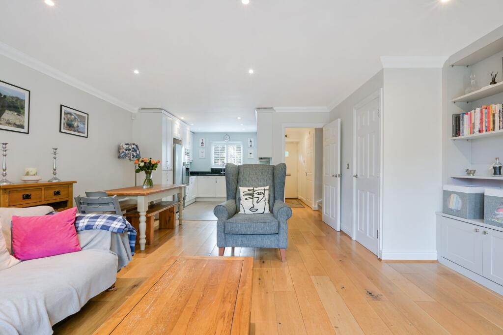 House in Epsom, Nork - View 4