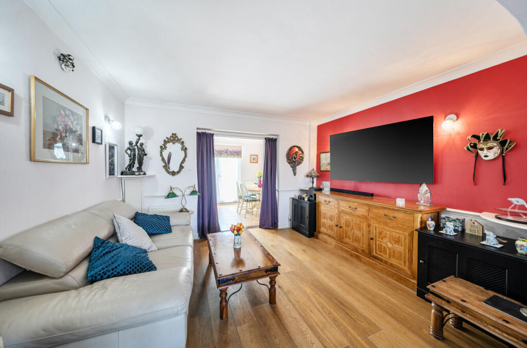 Armstrong Crescent, Cockfosters, Barnet, EN4 - More