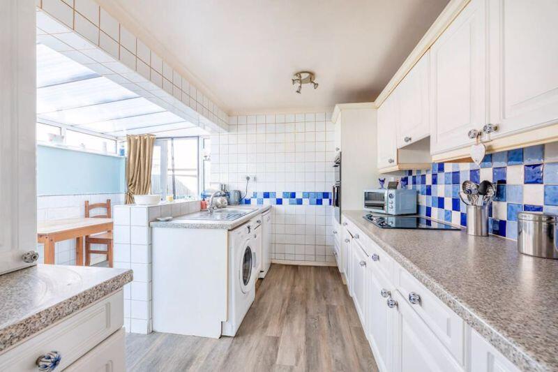 Beach Road, Great Yarmouth, NR29 photo 3