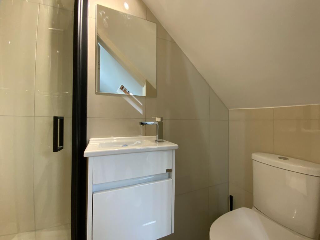 House in High Wycombe, Sands - View 2
