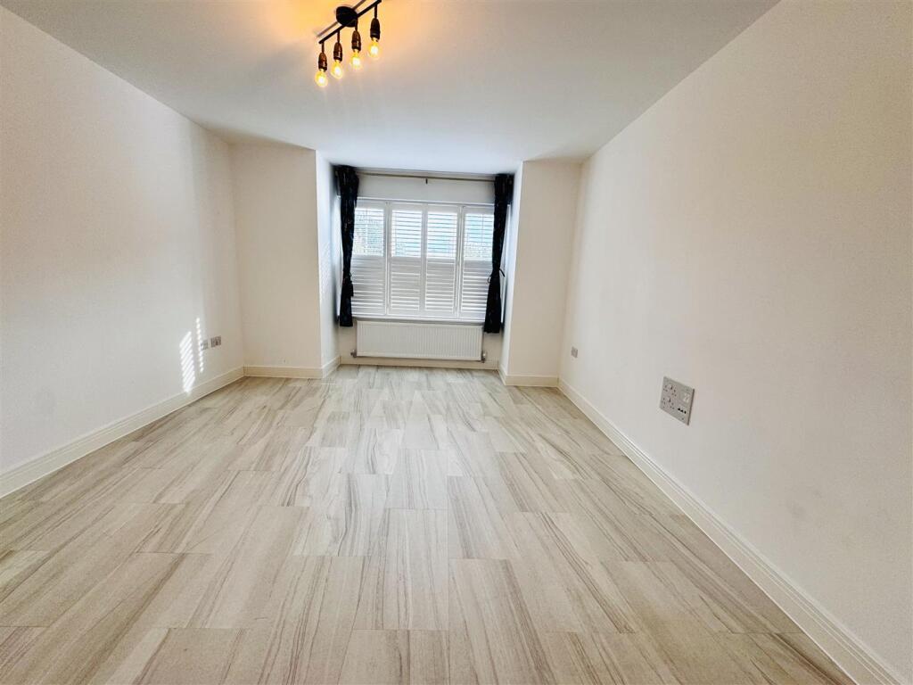 House in Reading, Beansheaf, Holybrook - More