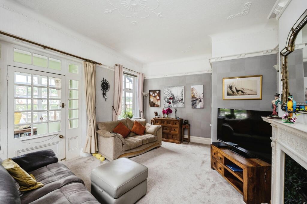 House in Felinfoel, Tyrfran, Llanelli - View 4