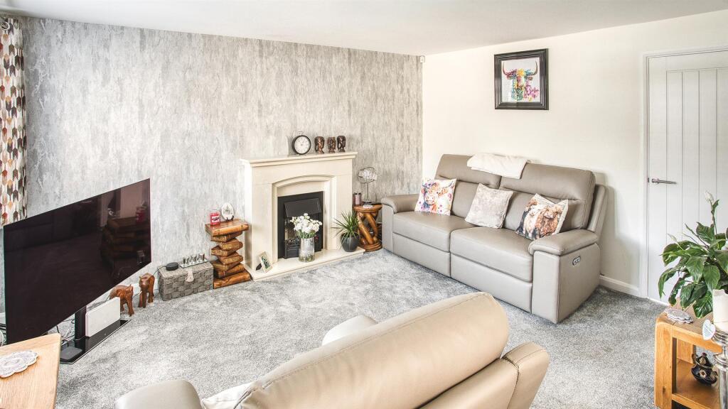 House in Derby, Mickleover - More