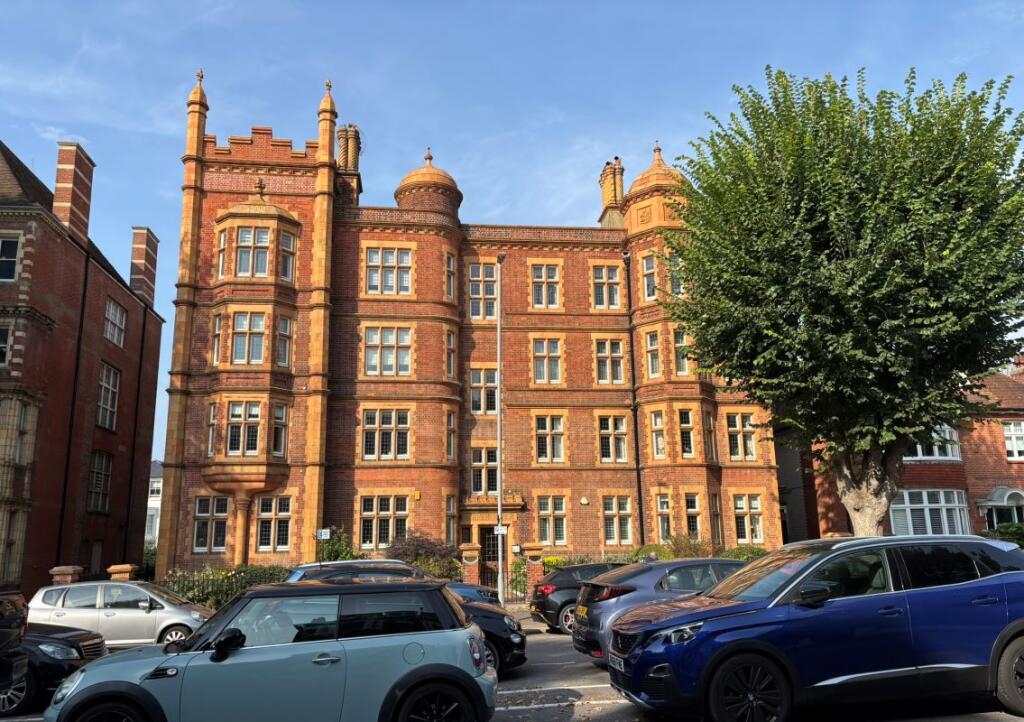 2-bed flat on Flat 9 Arundel House, 22 The Drive, Hove, BN3 3JD, £275,000