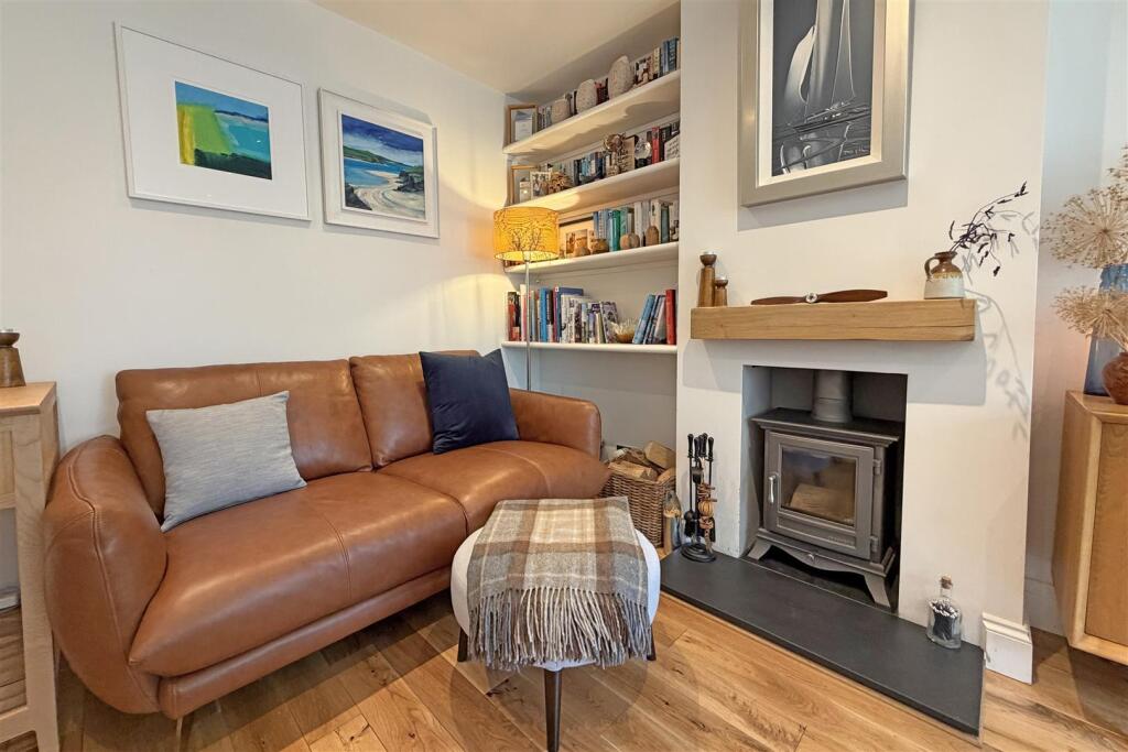 House in Waverley, Frith Hill, Godalming - View 4