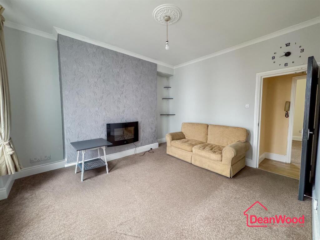 Apartment in Douglas, Middle - View 5