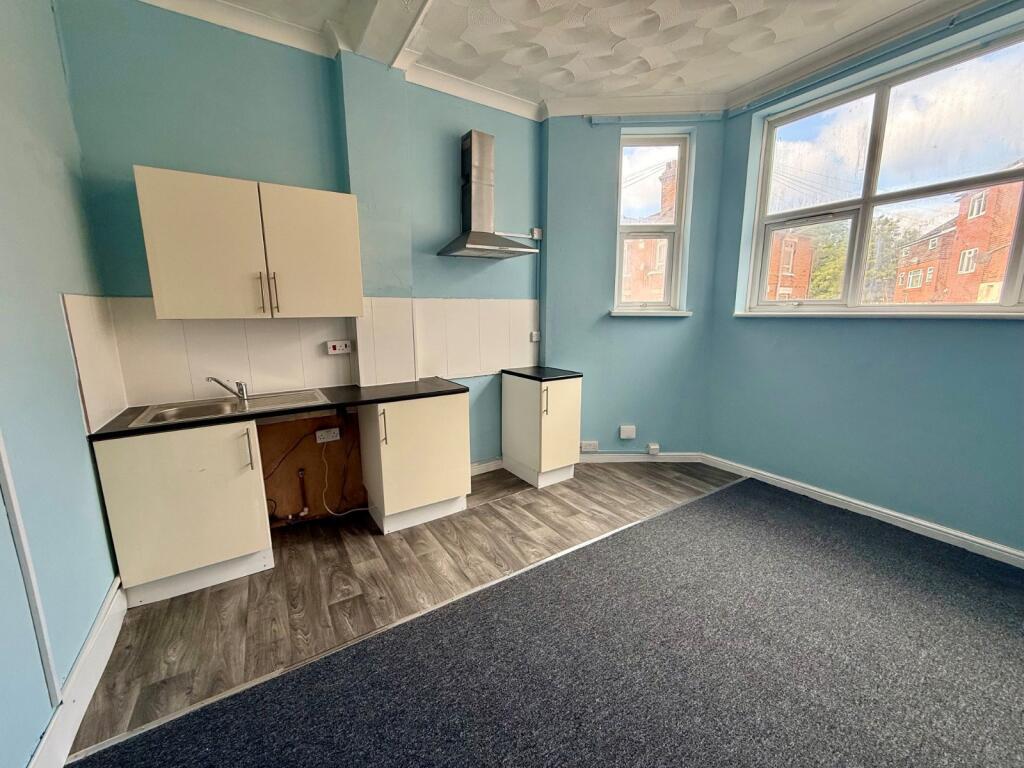 Apartment in Southampton - View 3