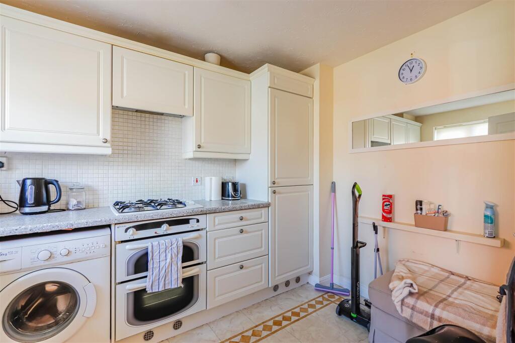 House in Barry - View 5