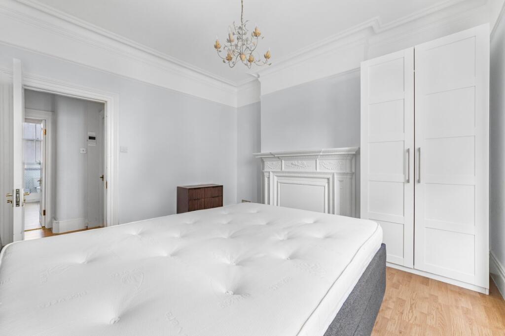Apartment in London - More