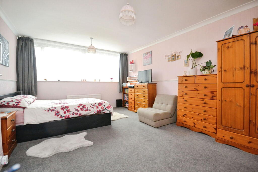 Laburnum Grove, Bognor Regis, PO22 9HT photo 3